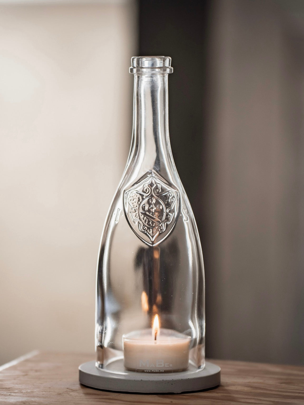 Windlicht 0,7l Emblem Flasche | Nachhaltig & Handmade 🇩🇪 | Upcycling,  Witzig & Designorientiert | Geschenkidee & Funktionell