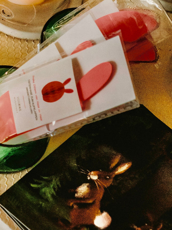 Osterhase mit Puschel  im Wald - Oster Postkarte von Inkognito