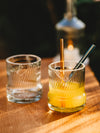 Glas mit schräger Struktur - nicht nur für schräge Vögel