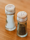 Set: Salz- & Pfefferstreuer + 2 Trinkgläser + 2 Eierbecher - perfekte Geschenkidee für Hochzeit & Einzug
