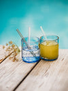 Trinkglas mit Relief Sockel in himmelblau - ein Glas zum Verlieben