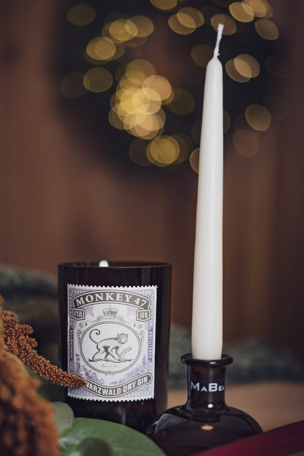 Kleiner witziger Kerzenständer aus der leeren Gin Flasche