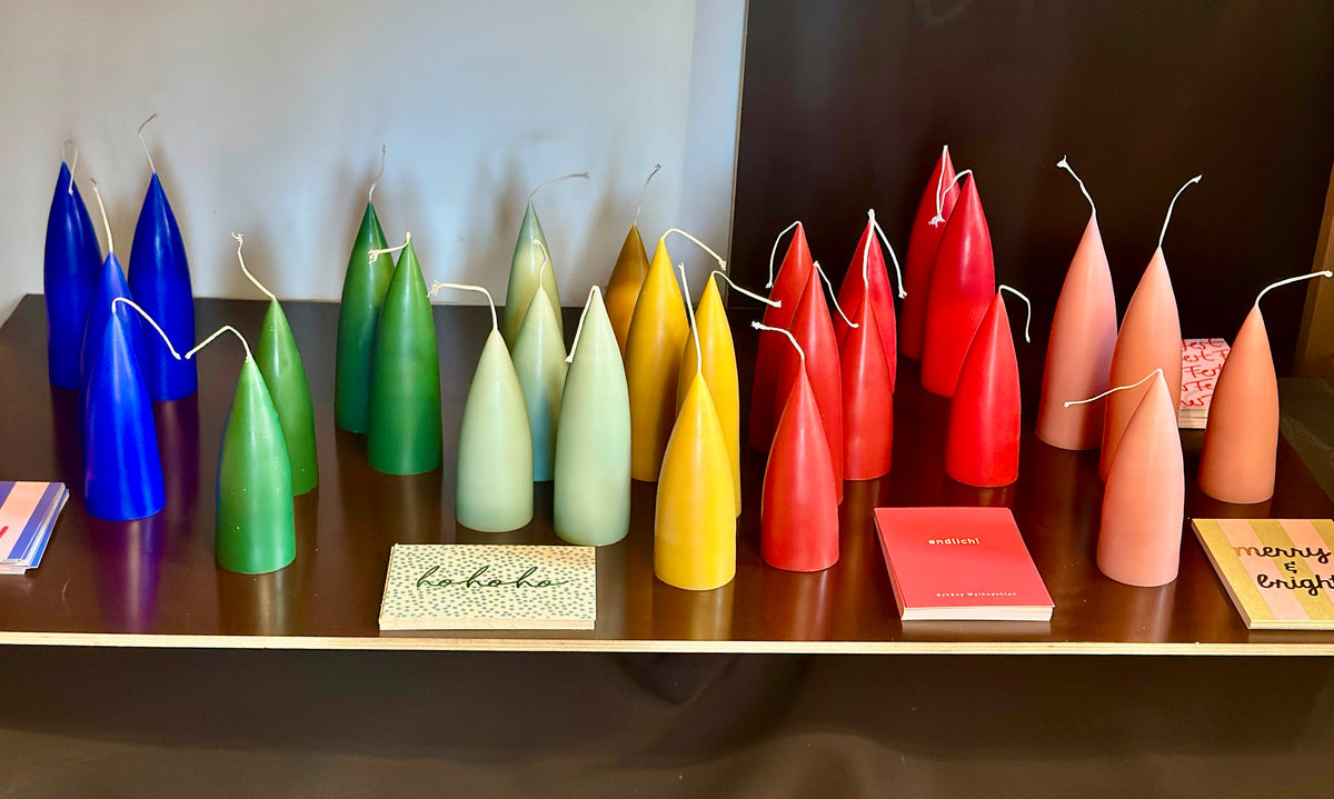 Dänische Kerze Kegelform - durchgefärbt 💙🟢 handgetaucht von Kunstindustrien