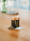 Set: Salz- & Pfefferstreuer + 2 Trinkgläser + 2 Eierbecher - perfekte Geschenkidee für Hochzeit & Einzug