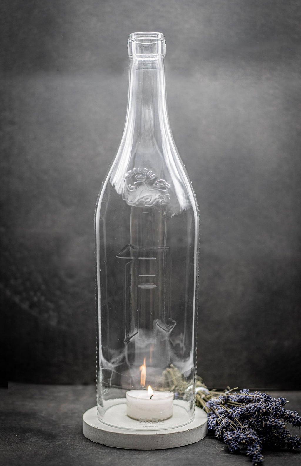 Big Bottle Windlicht (40cm)3l Weinbrand mit Prägung | grauer Untersetzer - MaBe®