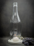 Big Bottle Windlicht Upcycling aus der 3l Weinbrand Flasche mit Prägung und grauem Untersetzer - MaBe®