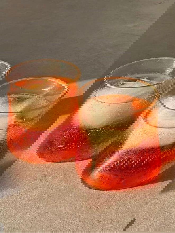 NUR NOCH WENIGE VORRÄTIG - APEROL HAT EINE NEUE FLASCHE - OHNE DEN SCHRIFTZUG 😳 Aperol Glas - witzig & nachhaltig  Upcycling der 1l Flasche