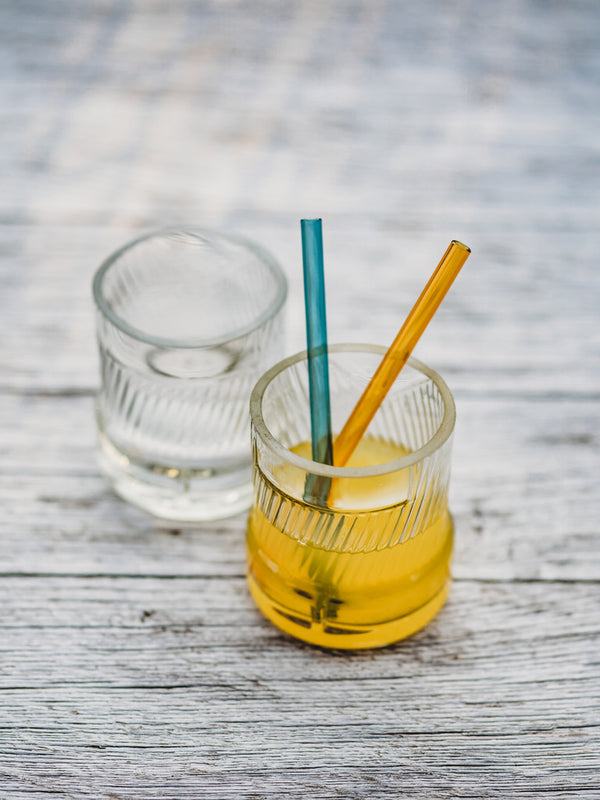 Glas mit schräger Struktur - nicht nur für schräge Vögel