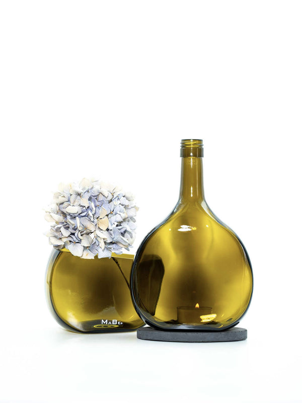DESIGN – WINDLICHT & Vase aus dem fränkischen Bocksbeutel in oliv - MaBe®