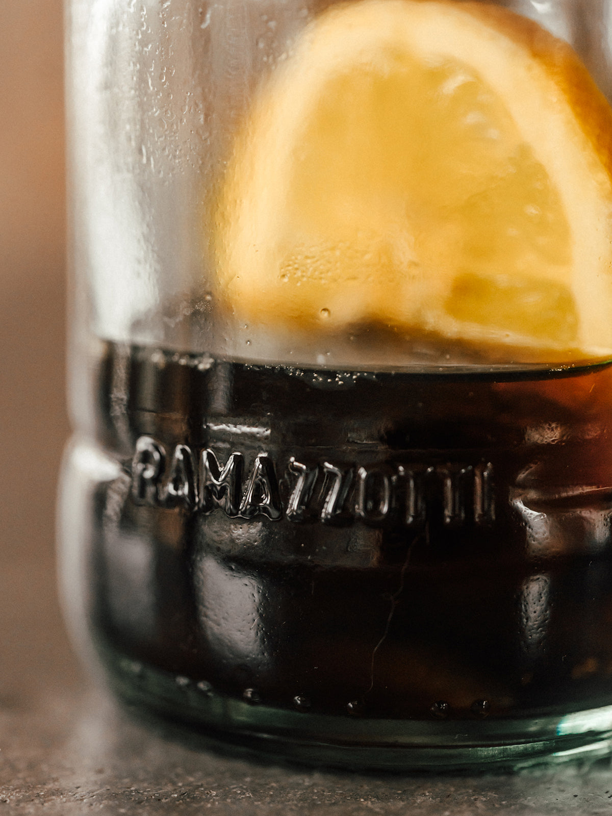 Digestif Glas - cooles Upcycling aus der leergetrunkenen Kräuter Flasche