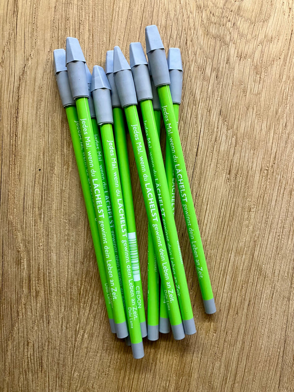 Bleistift mit Zitat von Dalai Lama - "Jedes Mal, wenn du lächelst ..." - von CEDON