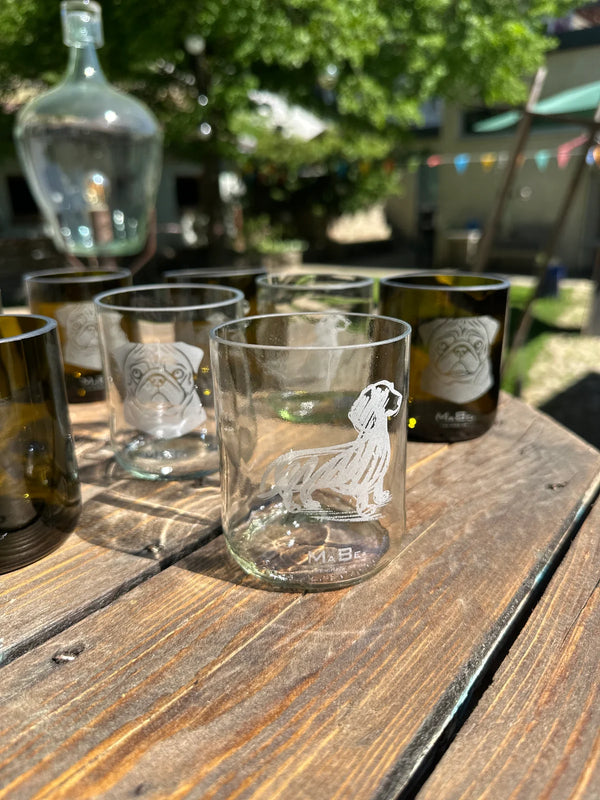 Dackel auf dem Glas - Lasergravur 🐶 witziges Glas für die Dachshund Gemeinde - B2B
