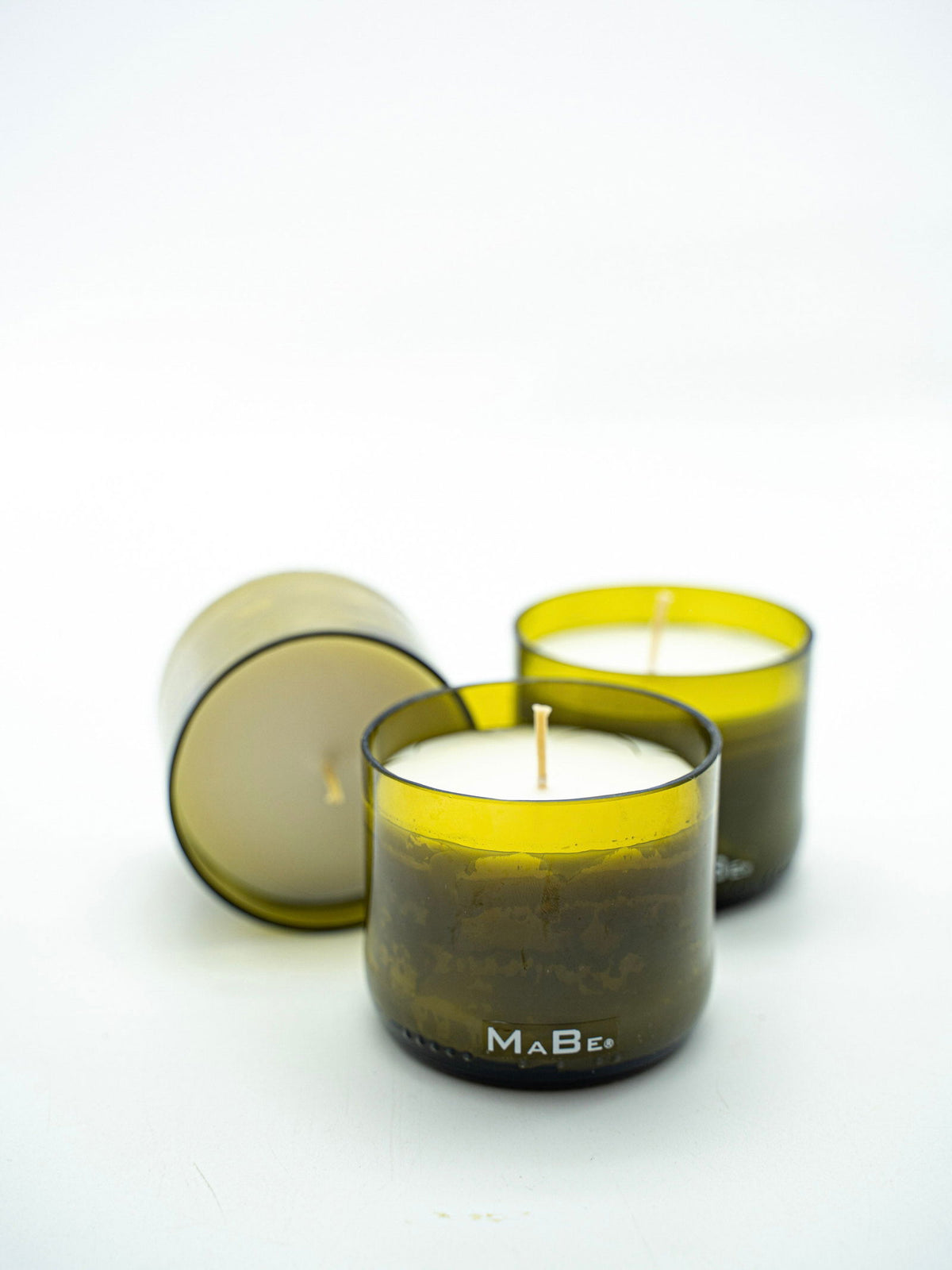 Kerze im Flaschenunterteil in oliv 30h Brenndauer - MaBe®