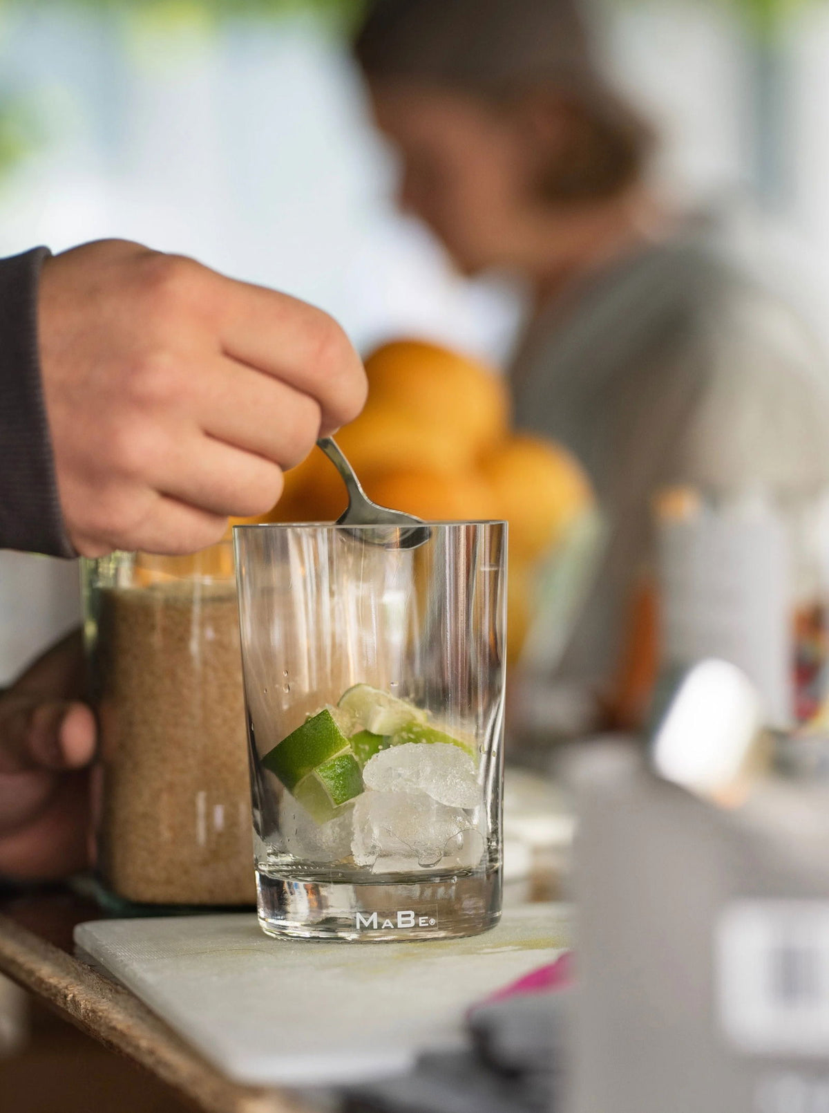 4er Set Longdrink Glas mit schwerem Boden - trinkt mit Stil aus der Whisky Flasche - - MaBe®