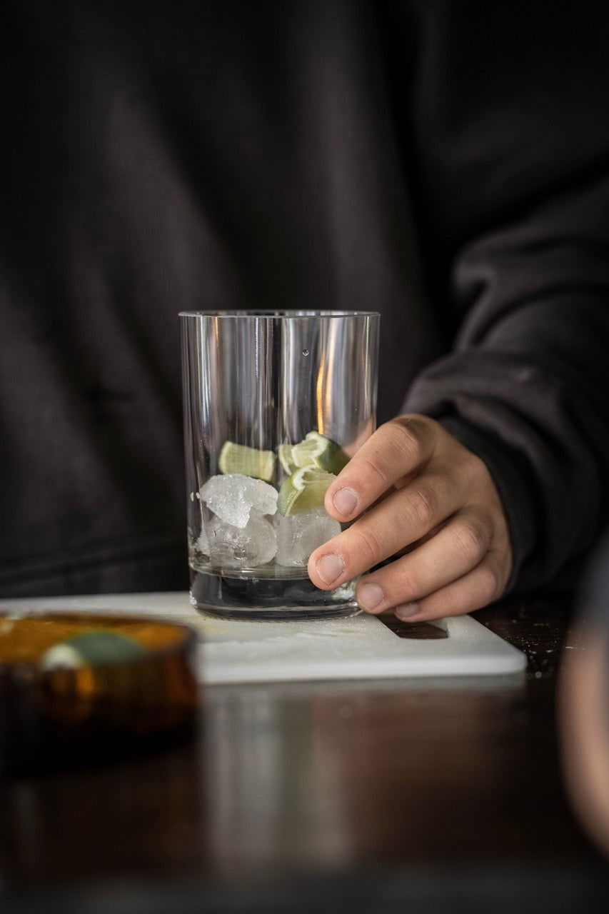 4er Set Longdrink Glas mit schwerem Boden - trinkt mit Stil aus der Whisky Flasche - - MaBe®