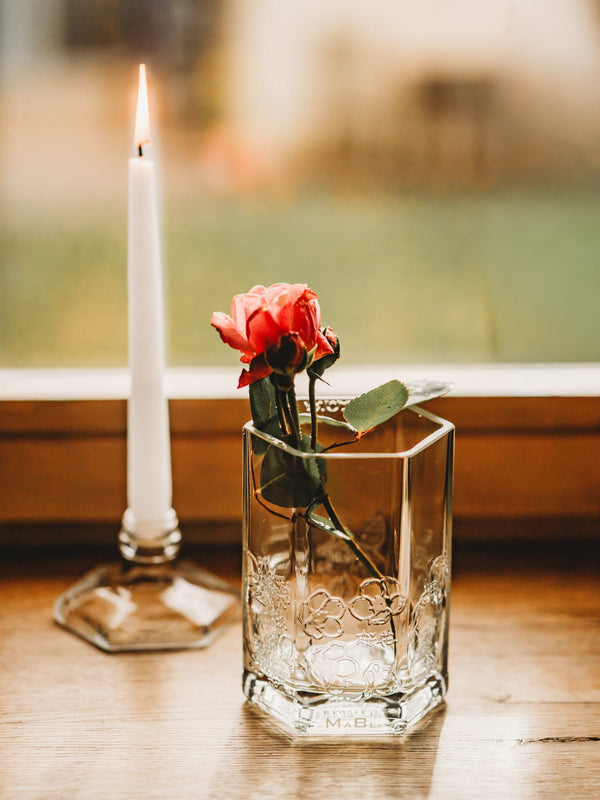 Wunderschöne besondere Vase aus der japanischen Gin Flasche mit Ornamenten