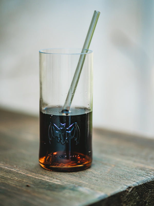 Fledermaus Fans aufgepasst - Trinkglas aus der leeren Rum Flasche