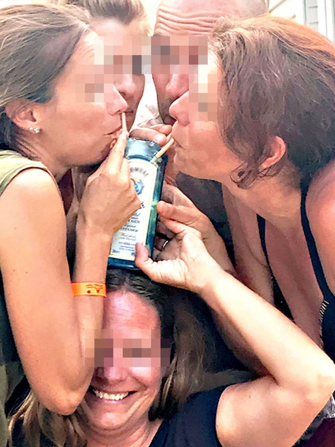 Party Gag für den Gin Liebhaber - witzige Geschenkidee - upcycling aus der leergetrunkenen Bombay Flasche - MaBe®