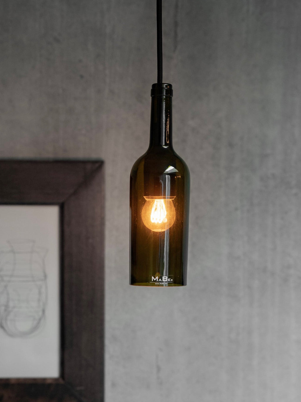 Pendelleuchte Klassik aus der Weinflasche mit Korkmündung UPCYCLING in oliv - MaBe®
