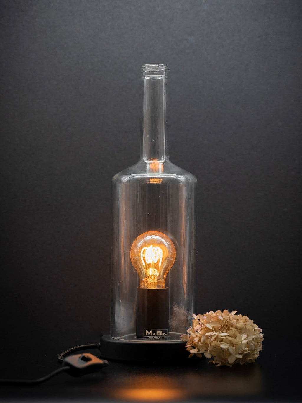 BIG BOTTLE TischLampe 2in1 (35CM) Upcycling aus der 3L Spirituosenflasche - MaBe®