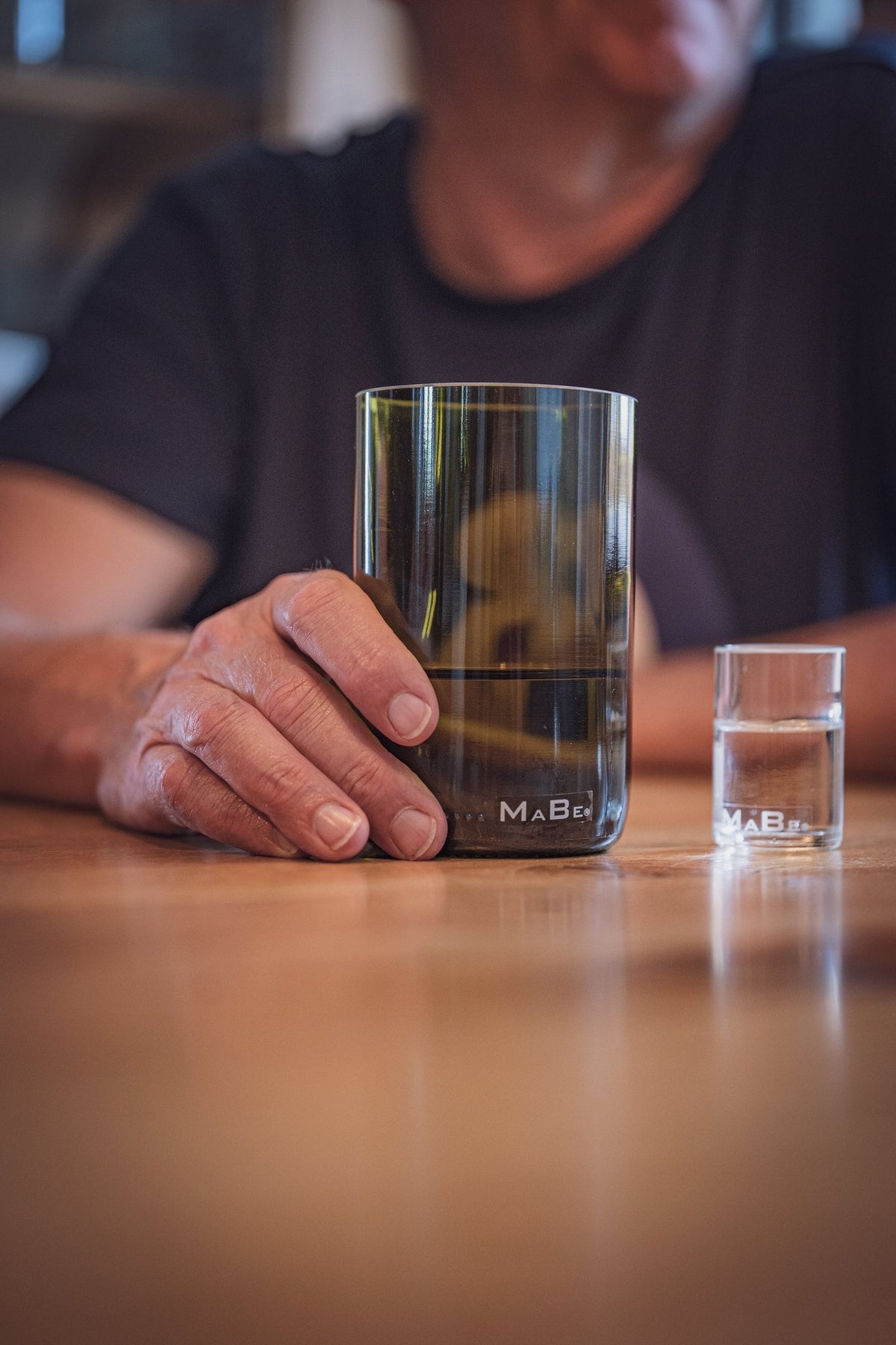 Trink Glas Weinflasche -  Cheers, auf die Nachhaltigkeit - aus der 1l Weinflasche