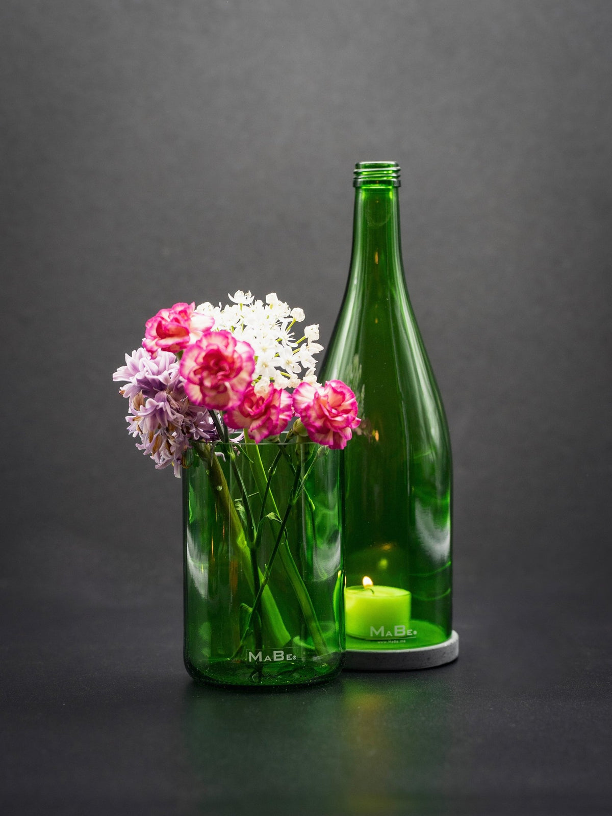 Vase aus der grünen Weinflasche - eco green product mit Herz