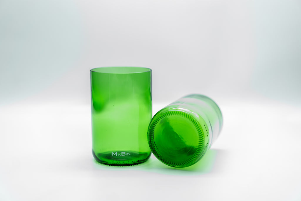Vase aus der grünen Weinflasche - eco green product mit Herz