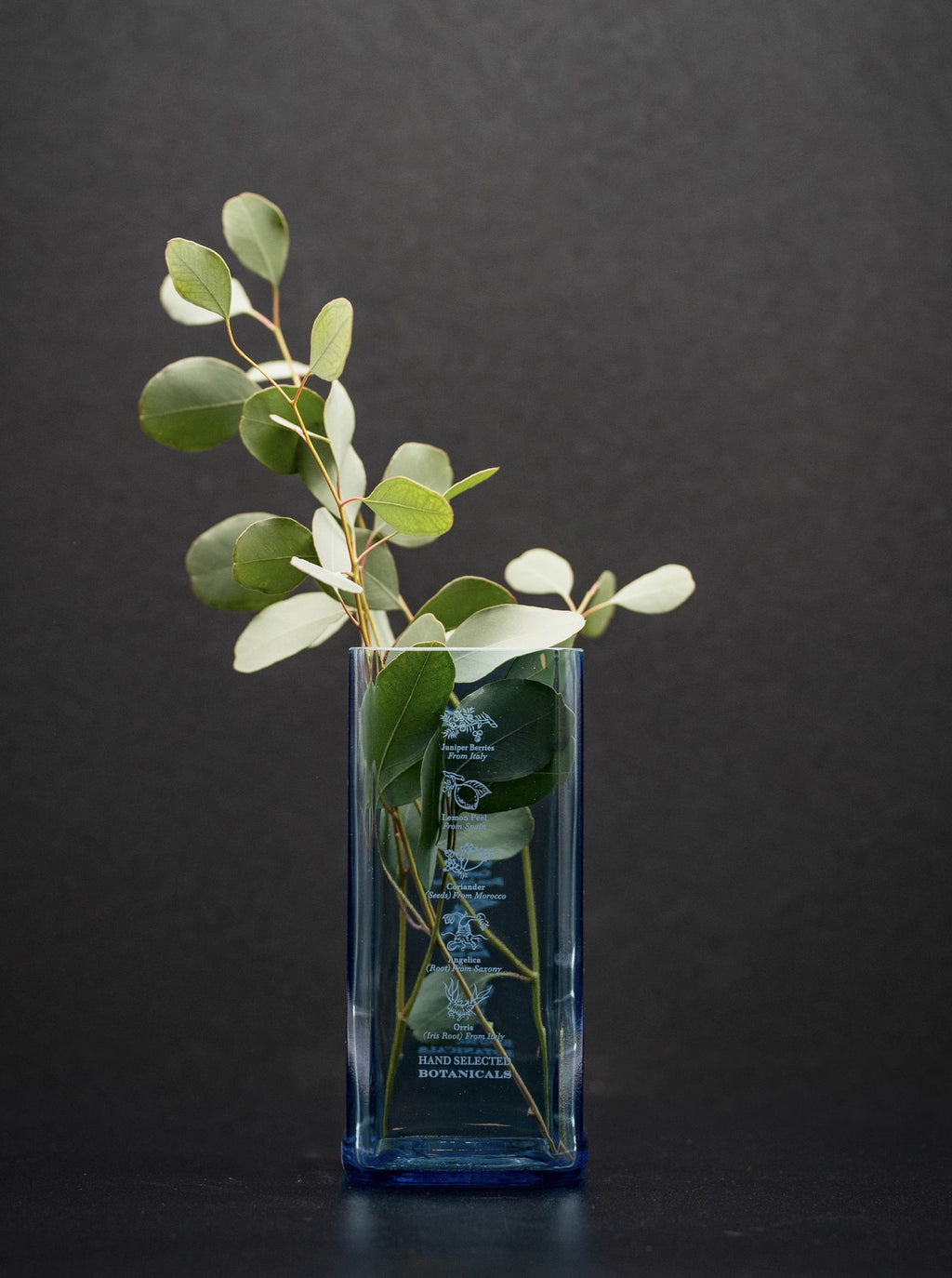 Vase aus der 1 l Bombay Flasche - einfach zauberhaft Hellblau - MaBe®