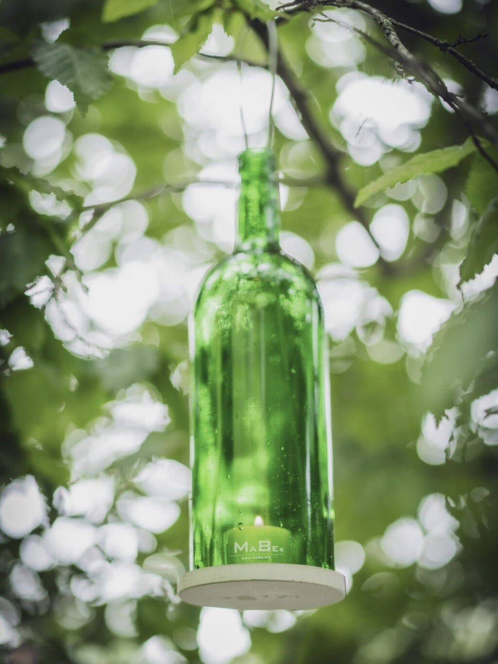 Hänge Windlicht für innen oder außen - aus der 1 l Bordeaux Flasche in grün - MaBe®