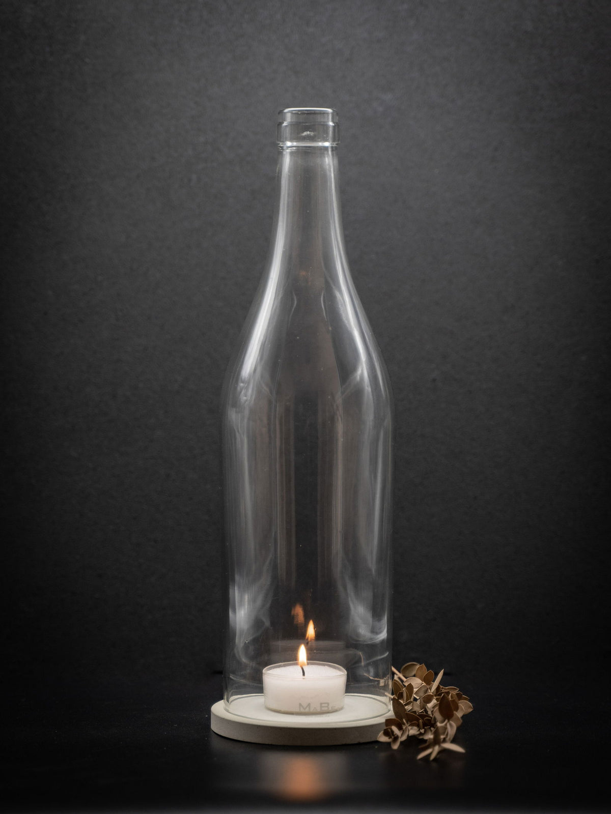 Big Bottle Windlicht 3 l Weinbrand mit grauem Untersetzer (40cm hoch) - MaBe®