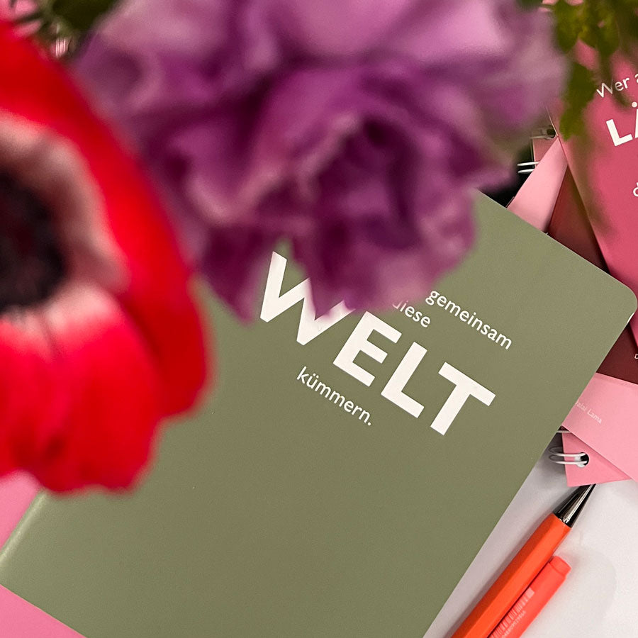 "Wir sollten uns gemeinsam um diese WELT kümmern." Dalai Lama- Heft DINA5 von CEDON