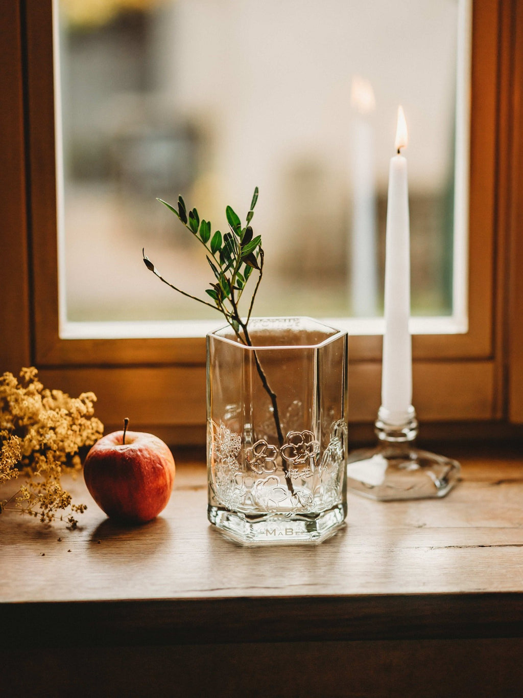 Wunderschöne besondere Vase aus der japanischen Gin Flasche mit Ornamenten