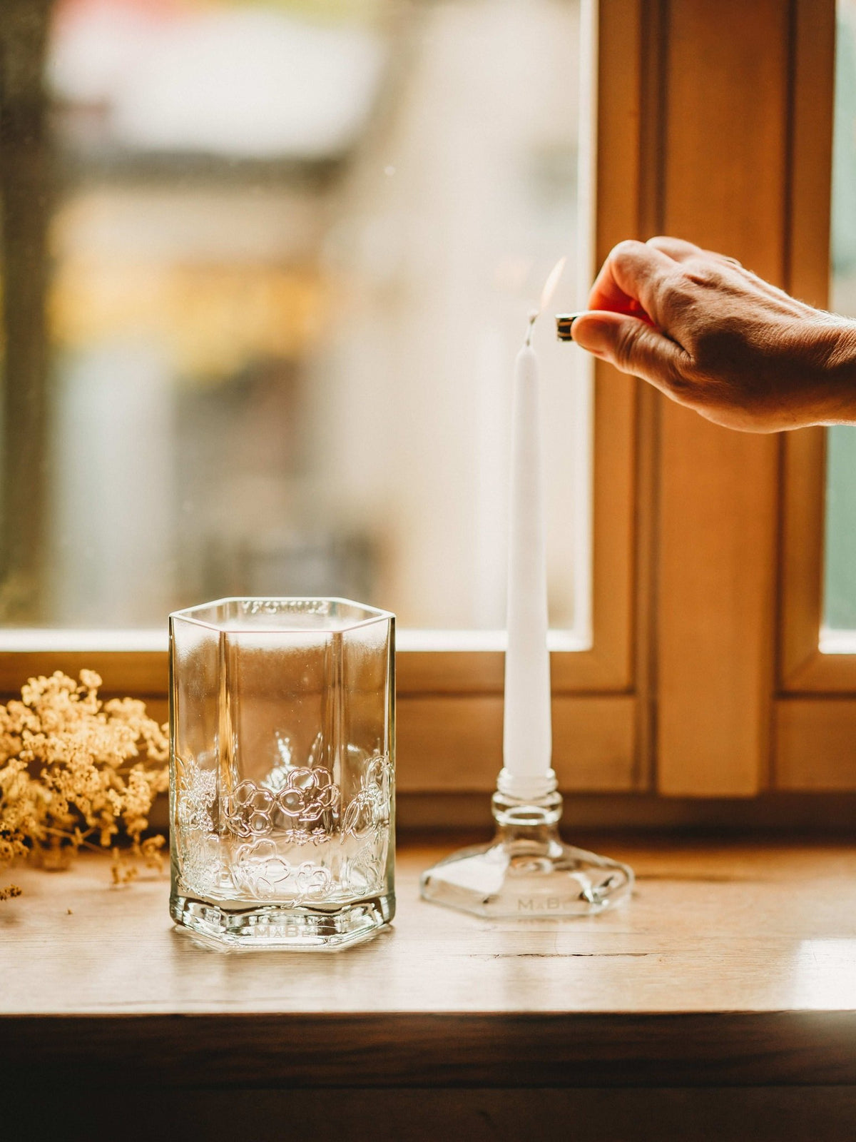 Wunderschöne besondere Vase aus der japanischen Gin Flasche mit Ornamenten
