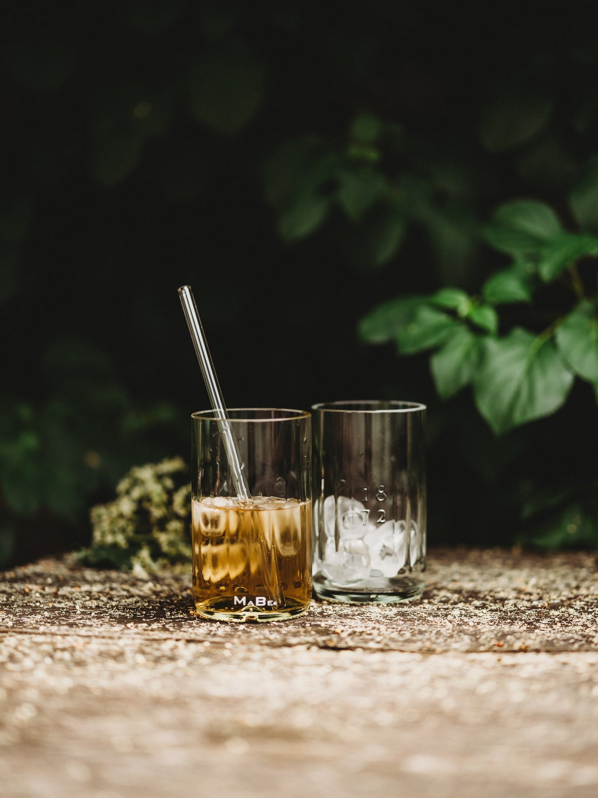 Wunderschönes Trink Glas - witzig & mit Struktur aus der neuen französischen Aperitif Flasche