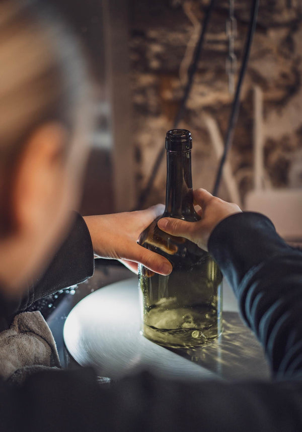 WINDLICHT aus der deutschen Wein Flasche in transparent