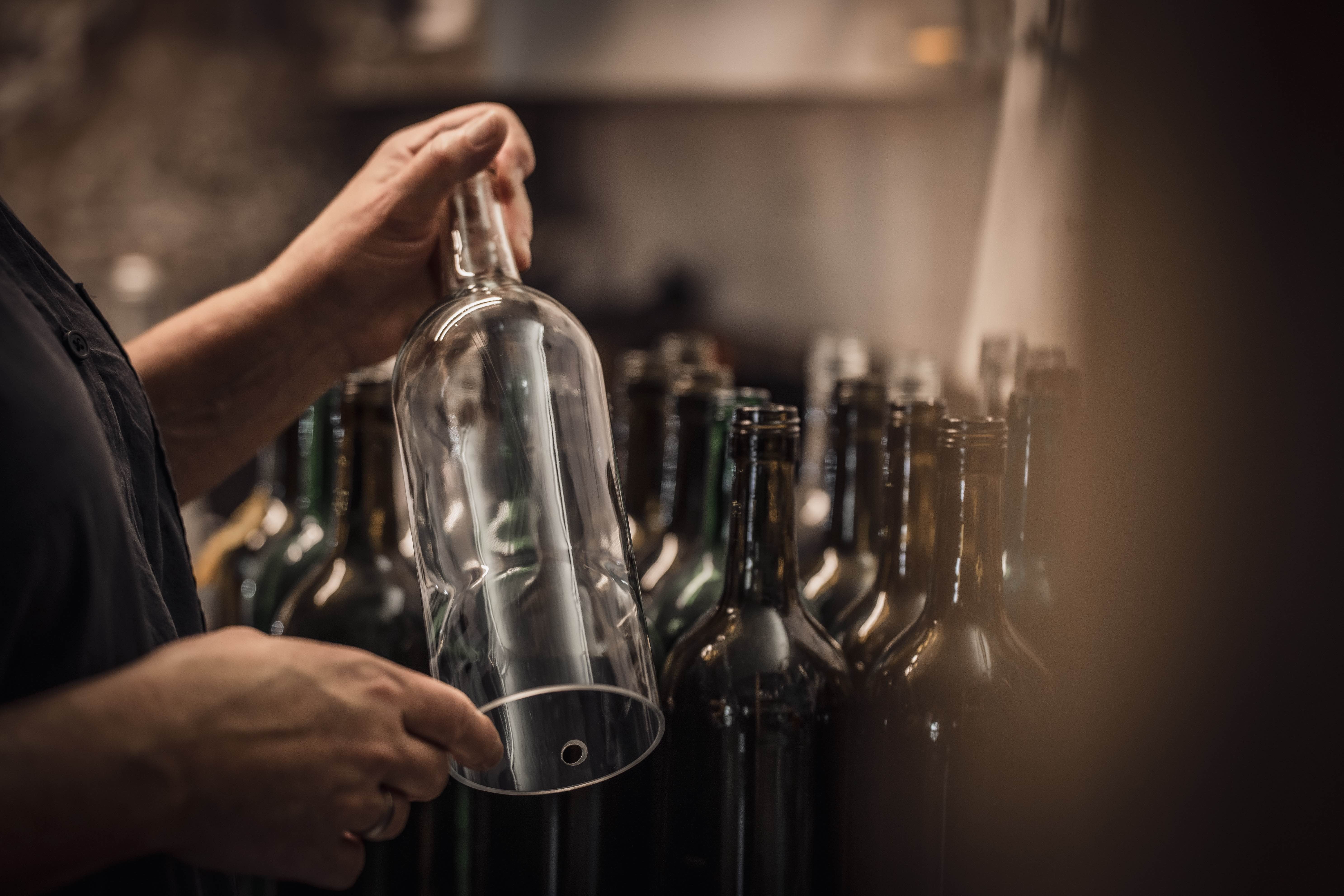 WINDLICHT aus der deutschen Wein Flasche in transparent