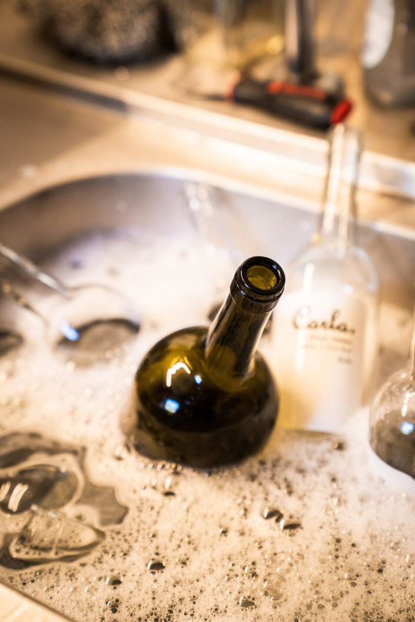 Adventskranz aus der Wein Flasche in oliv und goldenen Zahlen
