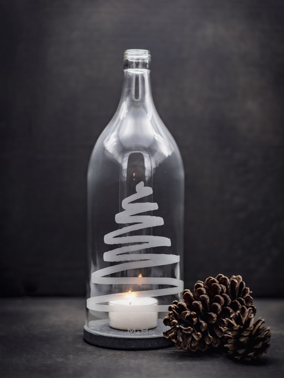 Windlicht Tannenbaum Gravur 2 l Flasche transparent