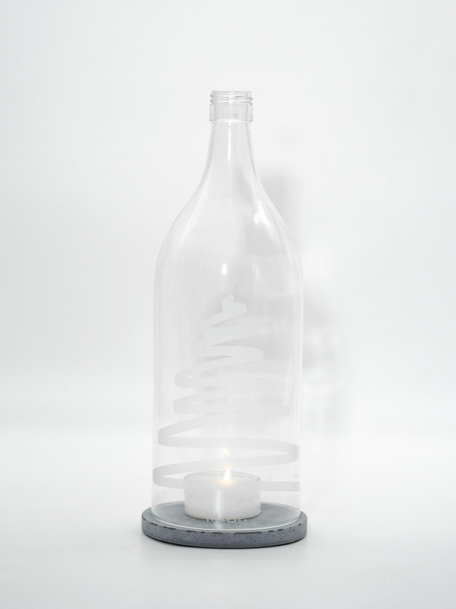 Windlicht Tannenbaum Gravur 2 l Flasche transparent | schwarzer Untersetzer