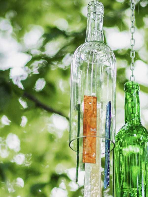 Wind Spiel mit der Wein Flasche in transparent